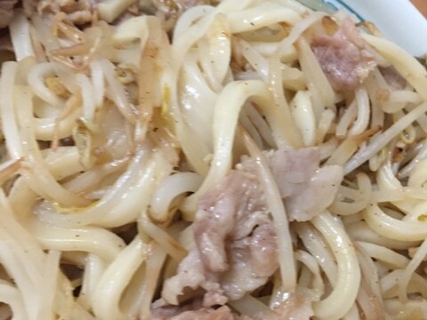 もやしと豚肉の焼うどん・簡単です